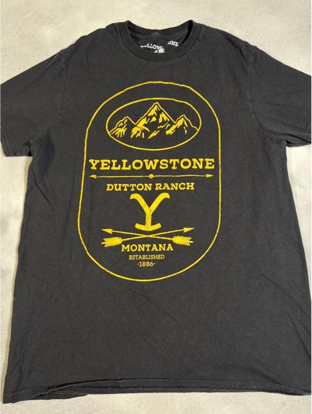 Yellowstone Dutton Ranch Black Raw Hem Graphic T-Shirt Medium Paramount